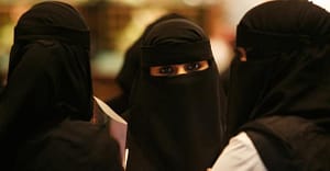 mujer velo saudi arabe