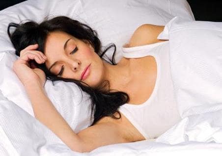 sueño mujer cama dormir